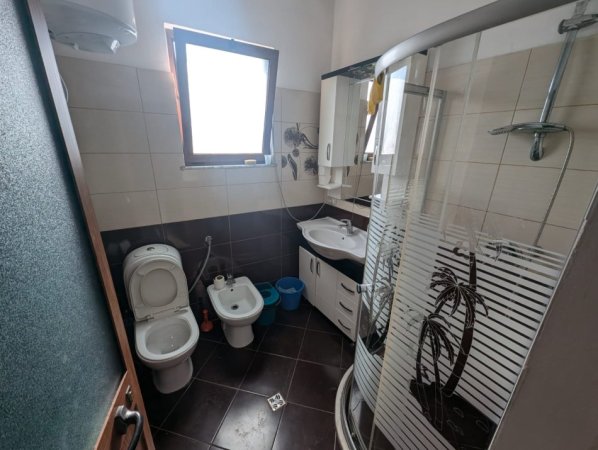 Tirane, jepet me qera apartament 2+1 , 92 m² 430 € (Rruga 5 maj)