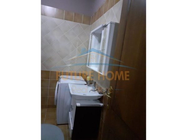 Tirane, jepet me qera apartament 2+1 Kati 5, 75 m² 500 € (Rr Kavajes)