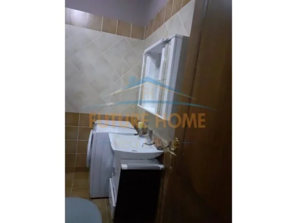 Tirane, jepet me qera apartament 2+1 Kati 5, 75 m² 500 € (Rr Kavajes)