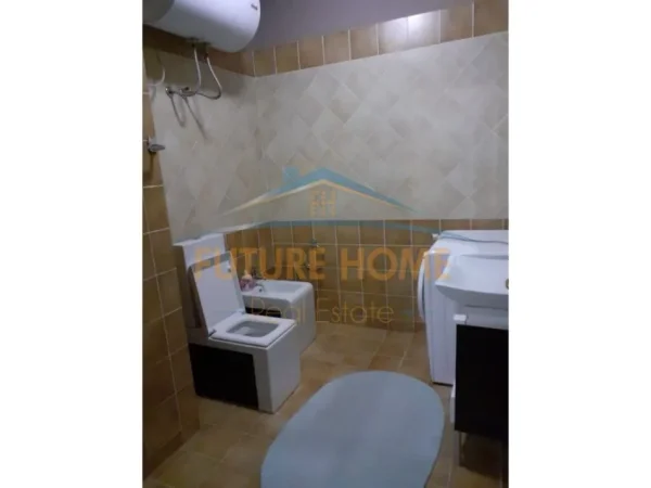 Tirane, jepet me qera apartament 2+1 Kati 5, 75 m² 500 € (Rr Kavajes)