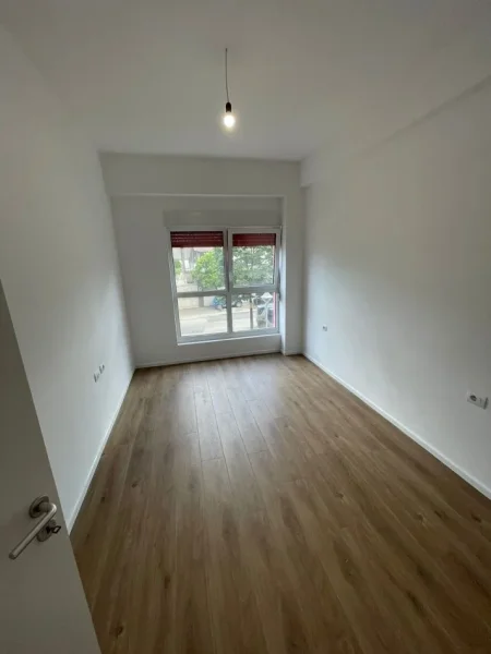 Tirane, jepet me qera apartament 1+1+Ballkon Kati 2, 67 m² 280 € (Rruga Pasho Hysa)