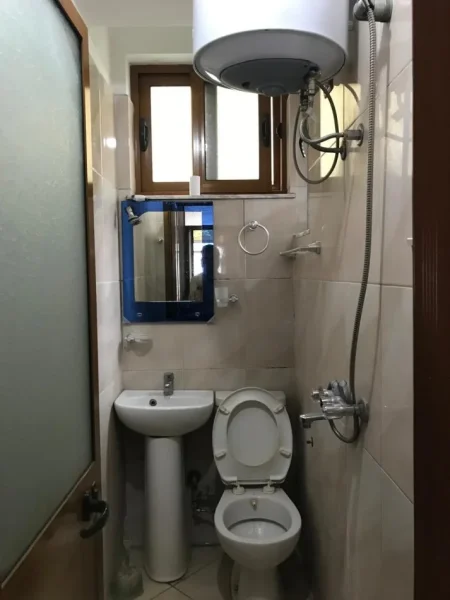 Tirane, jap me qera shtepi 1+1 Kati 0, 45 m² 290 € (Sefer Konda)