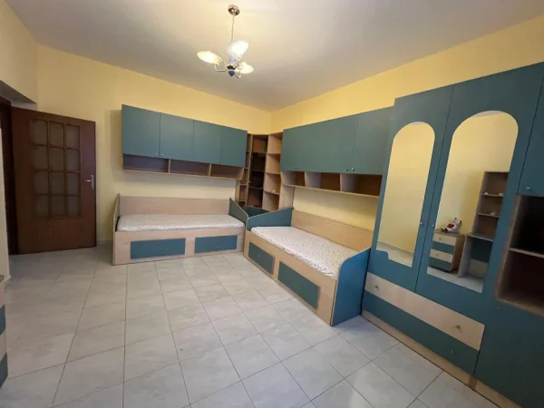 Tirane, jepet me qera apartament 2+1 Kati 3, 115 m² 500 € (Mihal Grameno, Kompleksi Grand)
