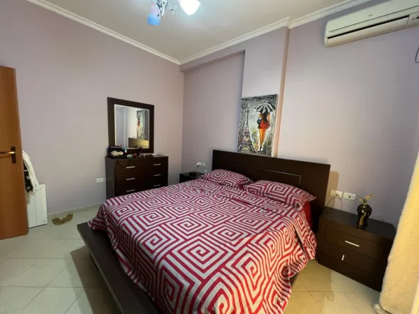 Tirane, jepet me qera apartament 2+1+Ballkon Kati 3, 115 m² 600 € (Kopshti Zoologjik)