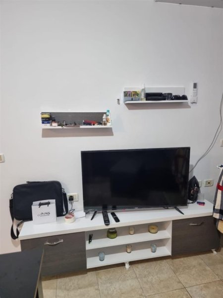 Tirane, jepet me qera apartament 1+1+Ballkon Kati 3, 55 m² 450 € (FUSHA E AVIACIONIT)