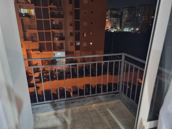 Tirane, jepet me qera apartament 1+1+Ballkon Kati 3, 55 m² 450 € (FUSHA E AVIACIONIT)