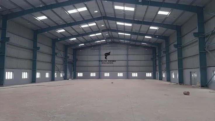 Tirane, jepet me qera magazine Kati 0, 900 m² 2.700 € (KAMEZ)