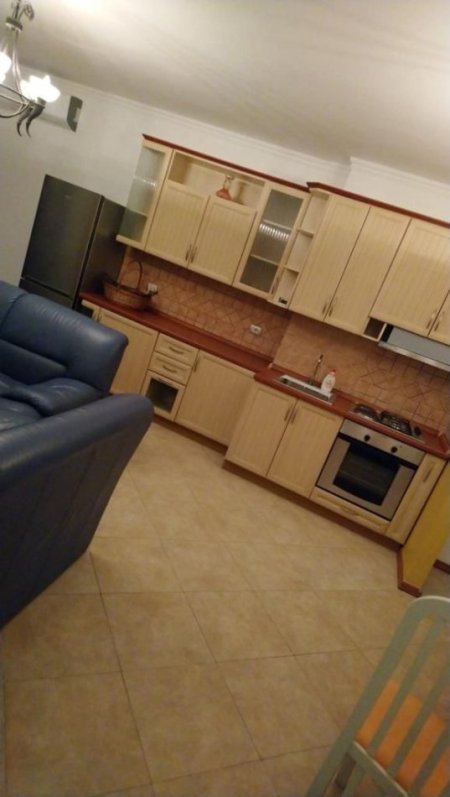 Tirane, jepet me qera apartament 2+1+Ballkon Kati 8, 80 m² 600 € (Qender , Sheshi Skenderbej , Rruga Sulejman Pasha , prapa restorant piazza)