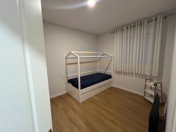 Tirane, jepet me qera apartament Kati 1, 90 m² 180.000 € (Rruga Hamdi Garunja.)