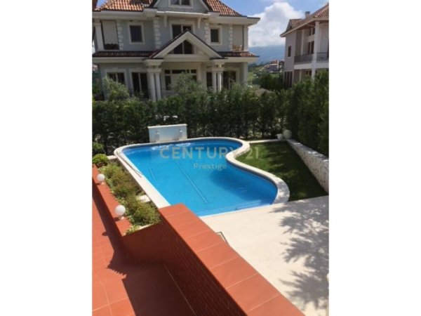 Tirane, jepet me qera Vile 3 Katshe Kati 3, 350 m² 2.500 € (AKACIA HILL)