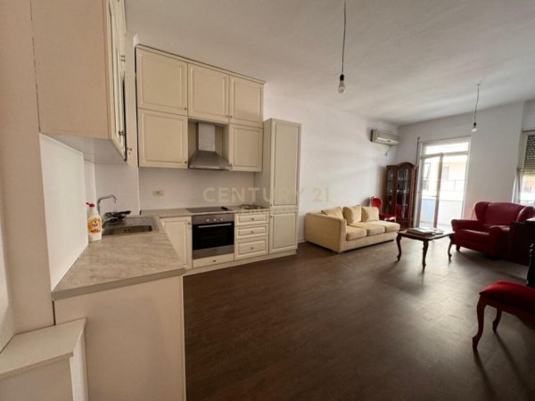 Tirane, jepet me qera apartament 2+1+Aneks+Ballkon Kati 4, 100 m² 700 € (Kopshti Zoologjik)