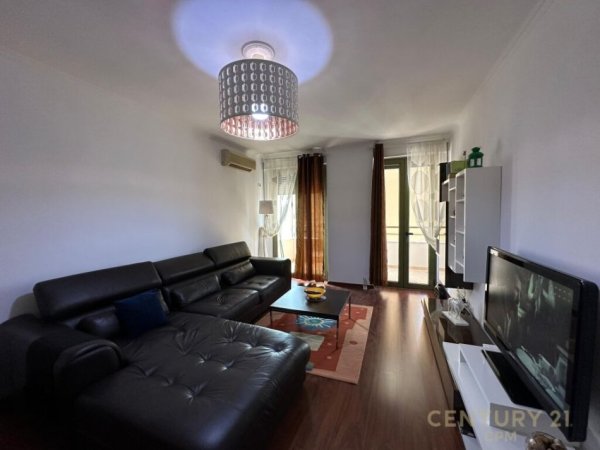 Tirane, jepet me qera apartament 2+1+Aneks+Ballkon Kati 9, 100 m² 800 € (Komuna E Parisit)