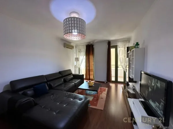 Tirane, jepet me qera apartament 2+1+Aneks+Ballkon Kati 9, 100 m² 800 € (Komuna E Parisit)