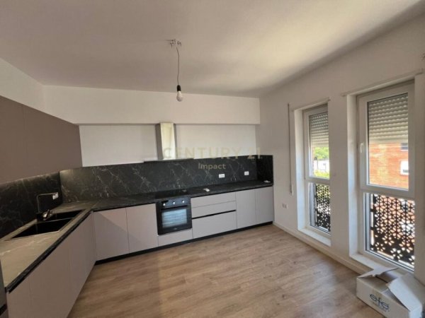 Tirane, jepet me qera apartament 2+1+Aneks+Ballkon Kati 5, 100 m² 550 € (Spitali QSUT Tirana, Albania)