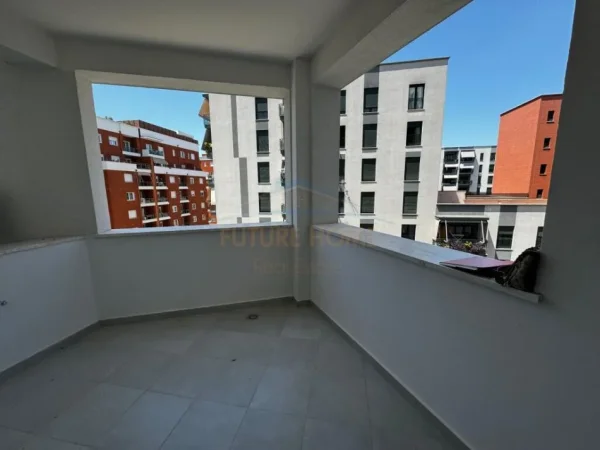 Tirane, jepet me qera apartament 1+1+Ballkon Kati 4, 66 m² 400 € (Unaza e Re)