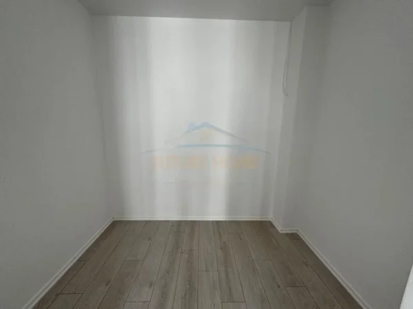 Tirane, jepet me qera apartament 1+1+Ballkon Kati 4, 66 m² 400 € (Unaza e Re)