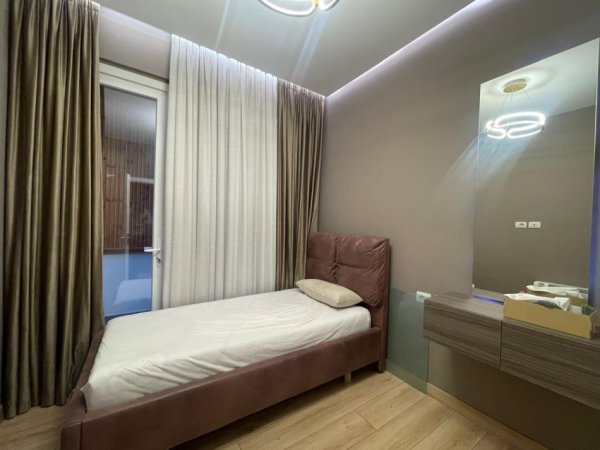 Tirane, jepet me qera apartament 2+1+Ballkon Kati 8, 100 m² 600 € (Rruga e Kavajes, Spitali Amerikan 3)