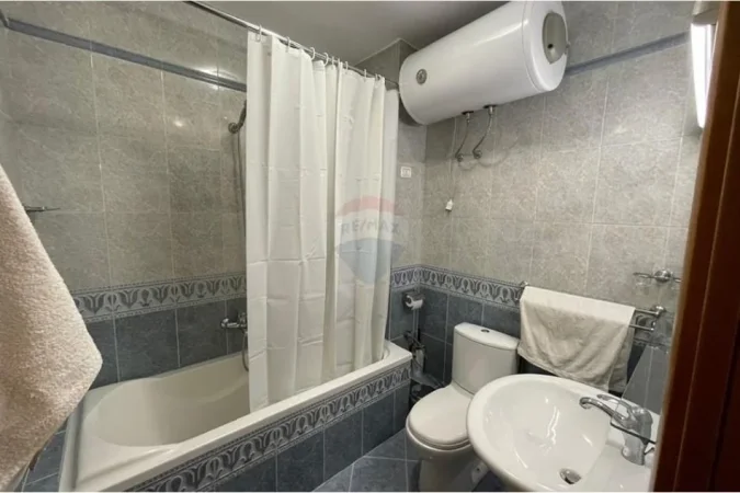 Tirane, jepet me qera apartament 2+1 Kati 9, 110 m² 800 € (Komuna e Parisit)