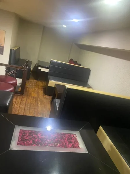 Tirane, shiten 2 ambjente dyqane Kati 0, 57 m² 160.000 € (tek kthesa e kamzes, pallatet e verdha)