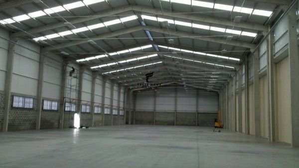 Tirane, jepet me qera magazine Kati 0, 1.400 m² 4.200 € (KAMEZ)
