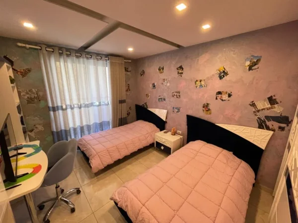 Tirane, shitet apartament 2+1+Ballkon Kati 4, 115 m² 220.000 € (Liqeni i Thate)