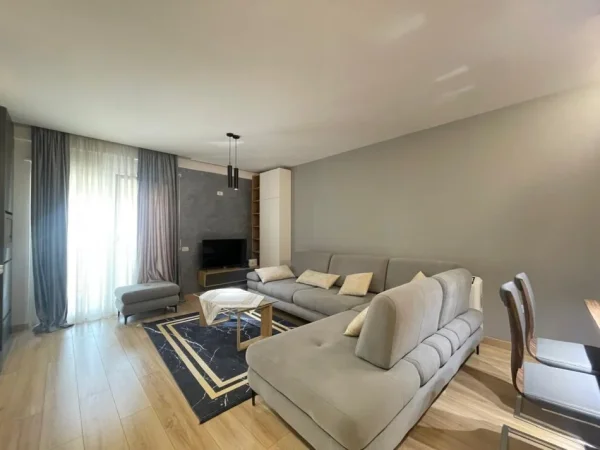Tirane, jepet me qera apartament 2+1 Kati 8, 100 m² 600 € (Spitali Amerikan 3)