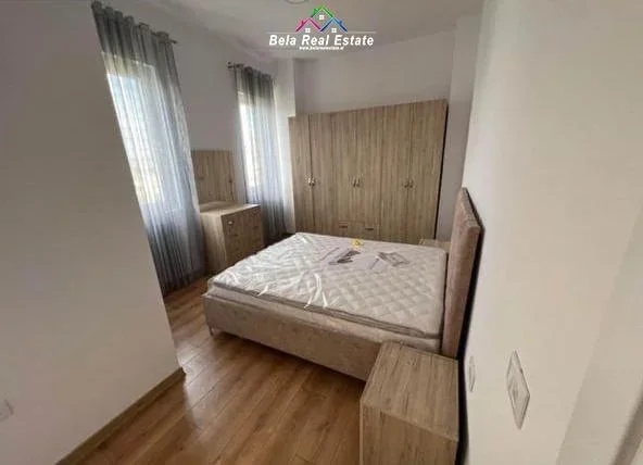 Tirane, jepet me qera Vile 2+1 Kati 1, 85 m² 400 € (kamez)