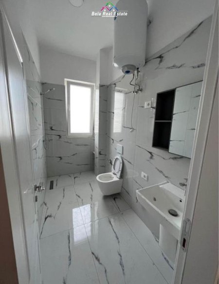 Tirane, jepet me qera Vile 2+1 Kati 1, 85 m² 350 € (kamez)