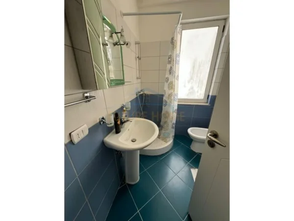 Tirane, shitet apartament 2+1 Kati 2, 93 m² 140.000 € (rruga e Zallit)
