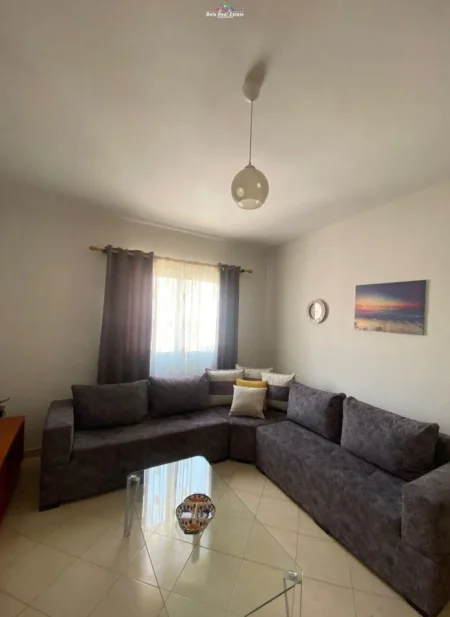 Tirane, jepet me qera apartament 2+1 Kati 8, 85 m² 400 € (astir)