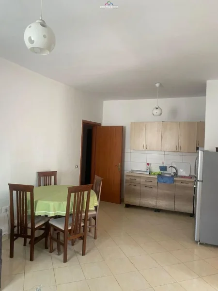 Tirane, jepet me qera apartament 2+1 Kati 8, 85 m² 400 € (astir)