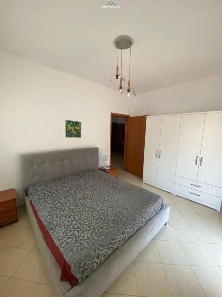 Tirane, jepet me qera apartament 2+1 Kati 8, 85 m² 400 € (astir)