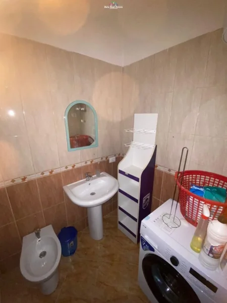 Tirane, jepet me qera apartament 2+1 Kati 8, 85 m² 400 € (astir)