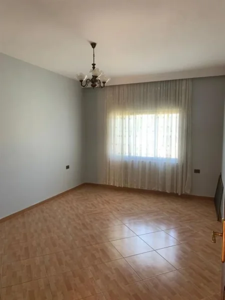 Tirane, jepet me qera apartament 2+1 Kati 2, 110 m² 350 € (Rruga Haki Stermilli)