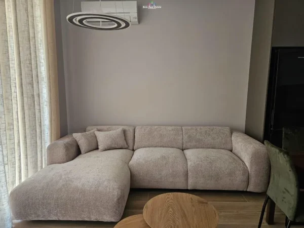 Tirane, jepet me qera apartament 2+1 Kati 8, 75 m² 600 € (fusha e aviacionit)