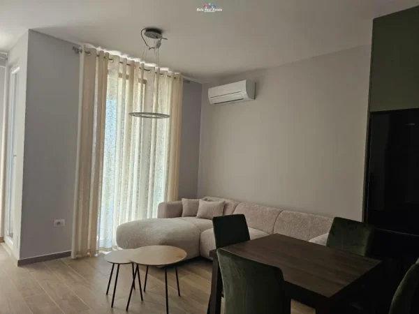 Tirane, jepet me qera apartament 2+1 Kati 8, 75 m² 600 € (fusha e aviacionit)