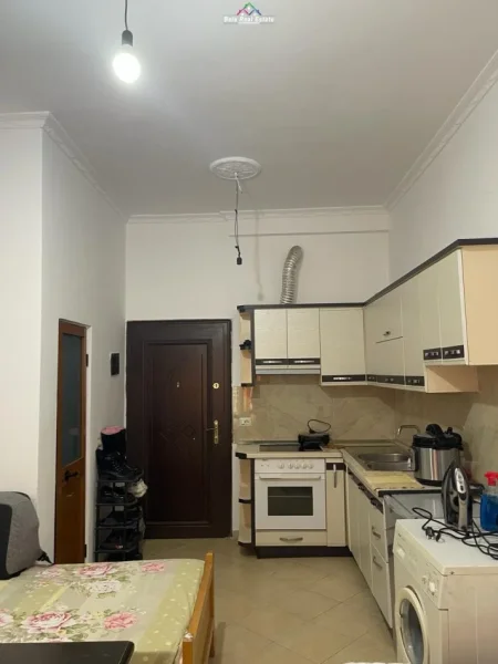 Tirane, jepet me qera garsonier 1+1 Kati 5, 35 m² 300 € (5 maji)