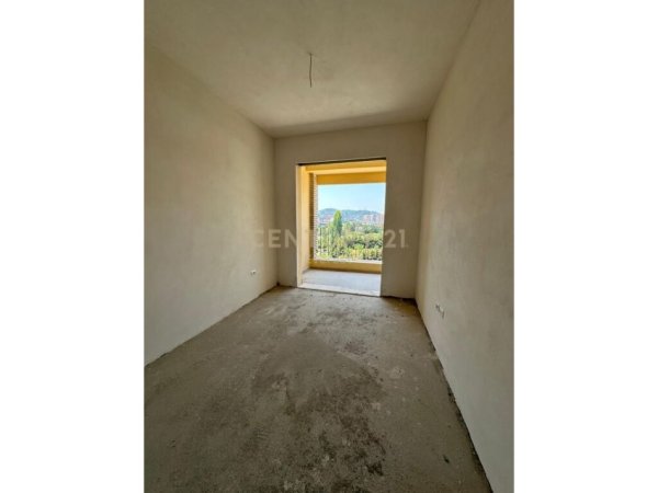 Tirane, shes apartament 3+1+Aneks+Ballkon Kati 5, 149 m² 255.000 € (ISH FUSHA E AVIACIONIT)