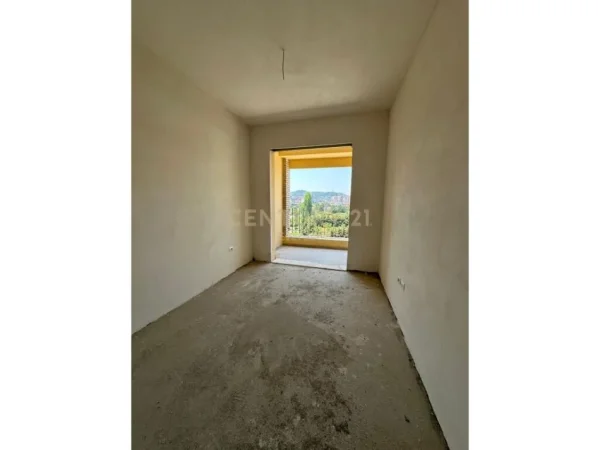 Tirane, shes apartament 3+1+Aneks+Ballkon Kati 5, 149 m² 255.000 € (ISH FUSHA E AVIACIONIT)