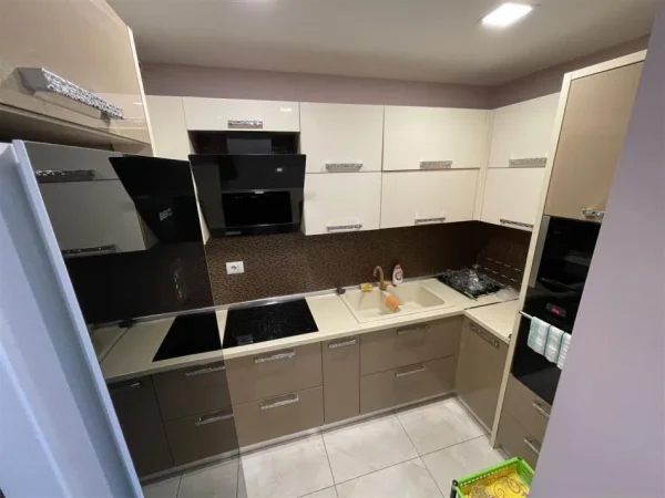 Tirane, shitet apartament 2+1 Kati 3, 115 m² 220.000 € (Liqeni Thate)