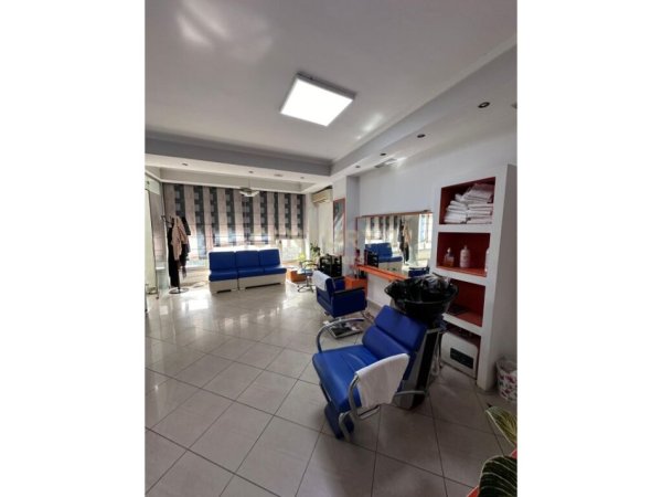 Tirane, jepet me qera zyre Kati 2, 65 m² 600 € (Rruga e Kavajës, Rruga &quot;Islam Alla&quot;, te Mulliri)