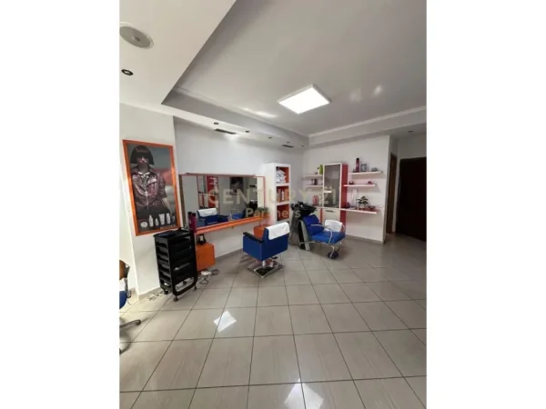 Tirane, jepet me qera zyre Kati 2, 65 m² 600 € (Rruga e Kavajës, Rruga "Islam Alla", te Mulliri)