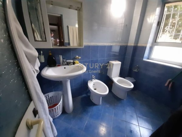Tirane, jepet me qera apartament 1+1 Kati 1, 56 m² 400 € (Vasil Shanto, Rruga &quot;Irfan Tomini&quot;)