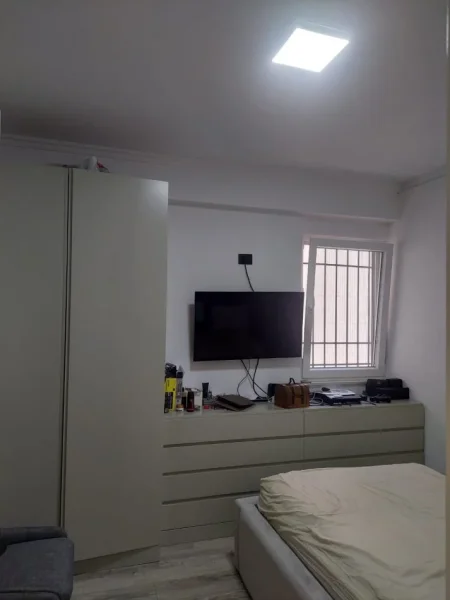Tirane, jepet me qera apartament 3+1+Ballkon Kati 1, 120 m² 1.000 € (selvia)