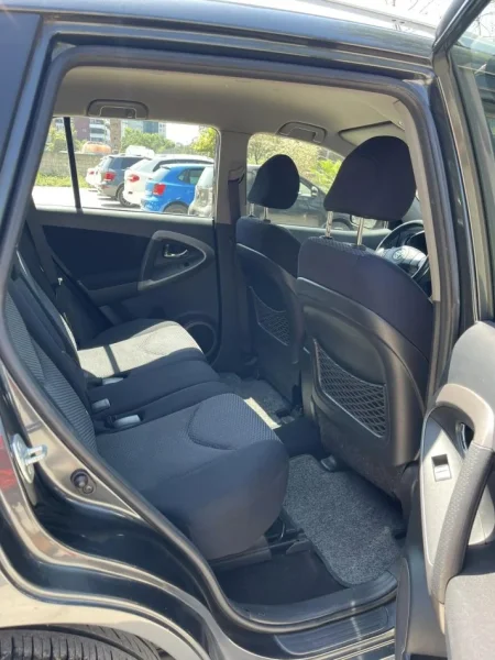 Tirane, shes SUV | Fuoristrad | Xhip TOYOTA RAV4 Nafte, gri e erret manuale Klima 158.000 km 5.900 €