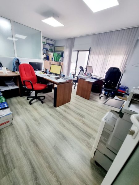 Happy Home jep me qira Zyre prane Bllokut 4+1+Ballkon Kati 2, 133 m² 1.000 € (Bllok)