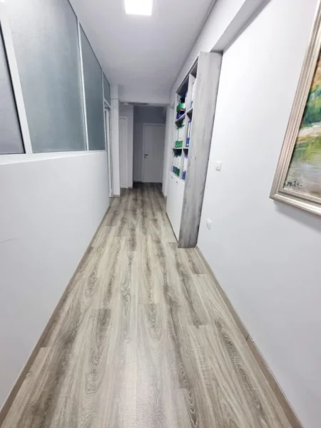 Happy Home jep me qira Zyre prane Bllokut 4+1+Ballkon Kati 2, 133 m² 1.000 € (Bllok)