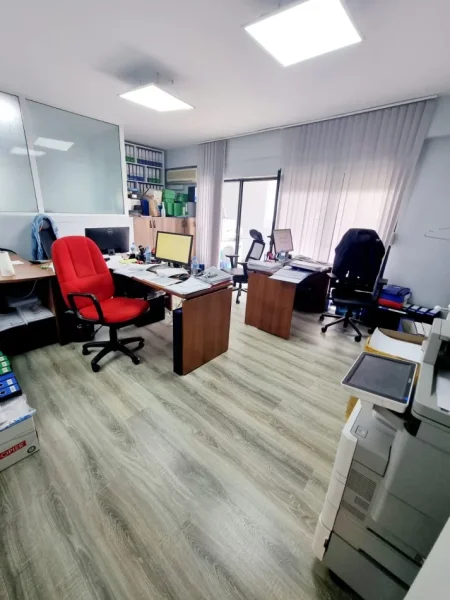 Happy Home jep me qira Zyre prane Bllokut 4+1+Ballkon Kati 2, 133 m² 1.000 € (Bllok)