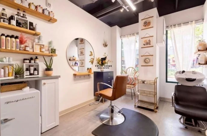 Tirane, jepet me qera ambjent biznesi Kati 2, 80 m² 800 € (21 DHJETORI)