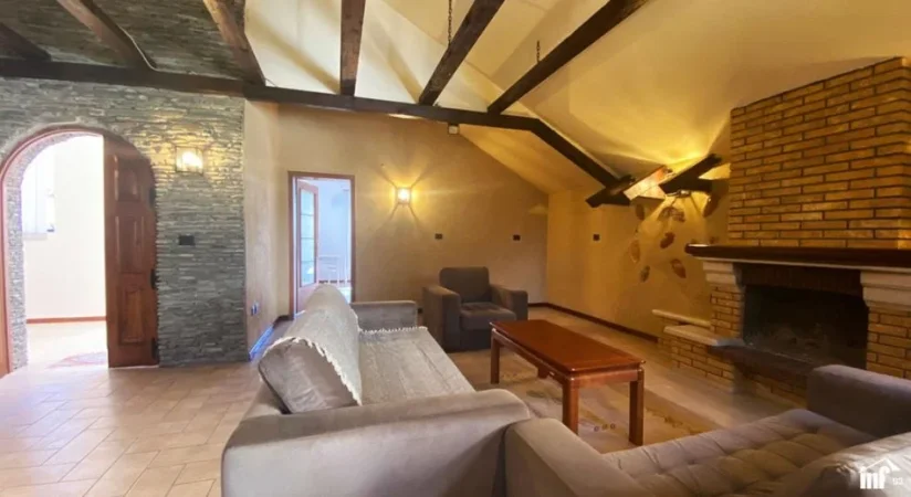 Tirane, shitet Vile 3+1+Aneks+Ballkon 3 kateshe, 468 m² 465.000 € (Rruga e Elbasanit, Tirane, prane vilave Gjermane)